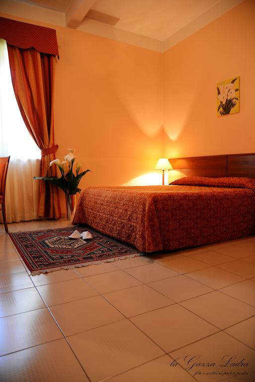 Hotel Ristorante Taverna Verde Piverone Pokoj fotografie